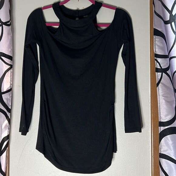 PattyBoutik long sleeve, cold shoulder blouse, size medium - Picture 1 of 8